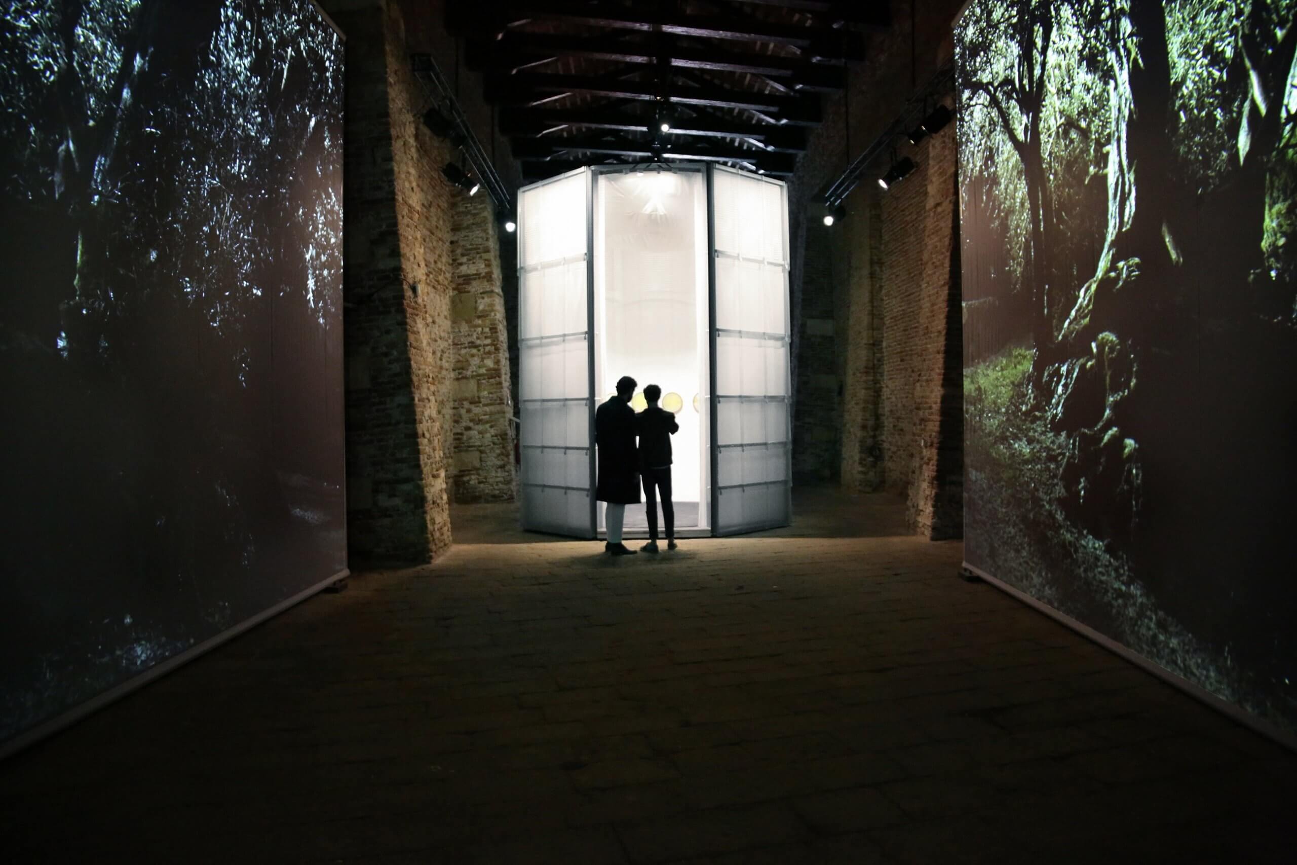 Vue de l'installation A roof for silence à la 17e Exposition Internationale d’Architecture - La Biennale di Venezia