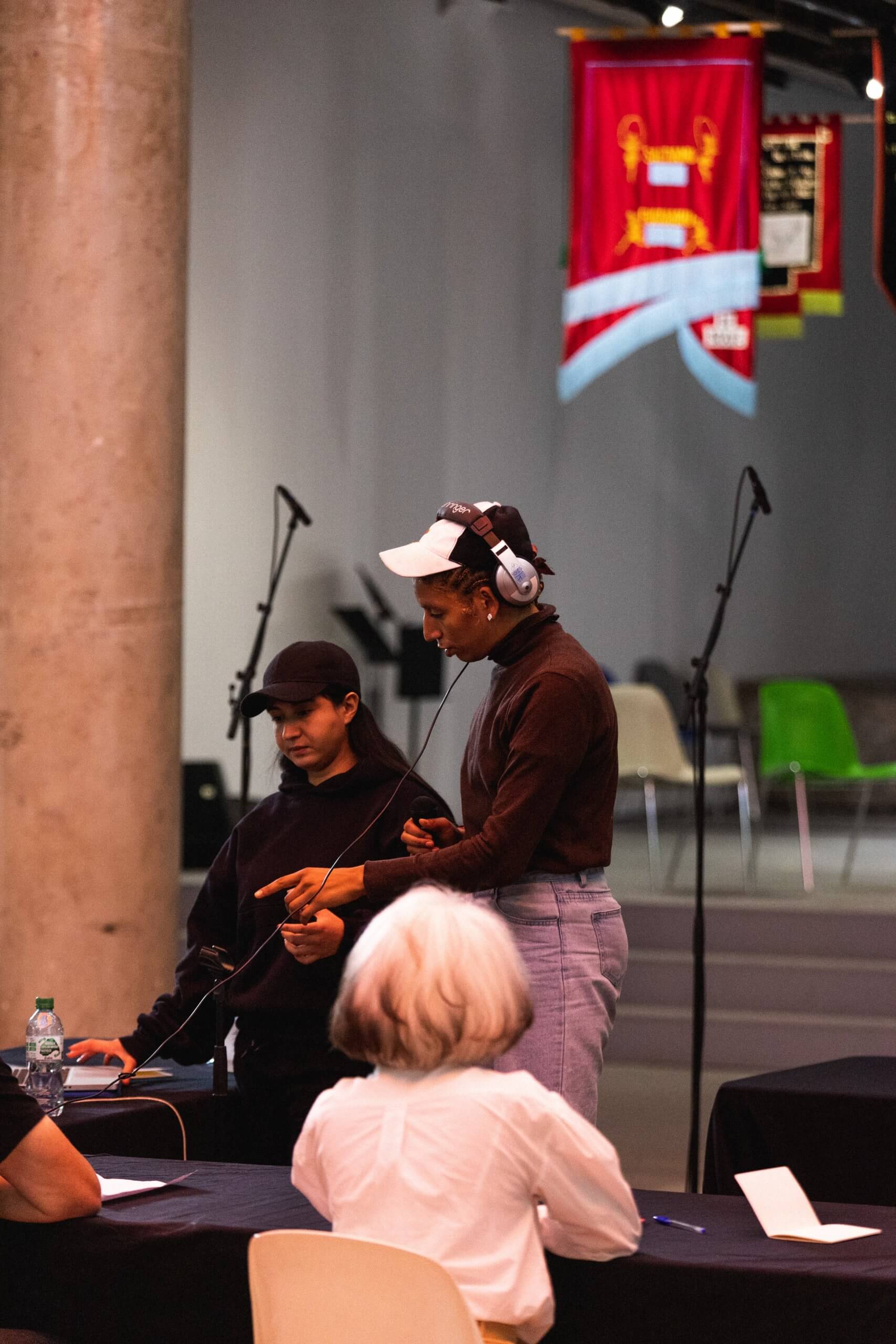 Vue du workshop d'écriture musicale au festival "Alliance des corps", carte blanche à Marinella Senatore, 2022. Crédit photo : Paul Fogiel