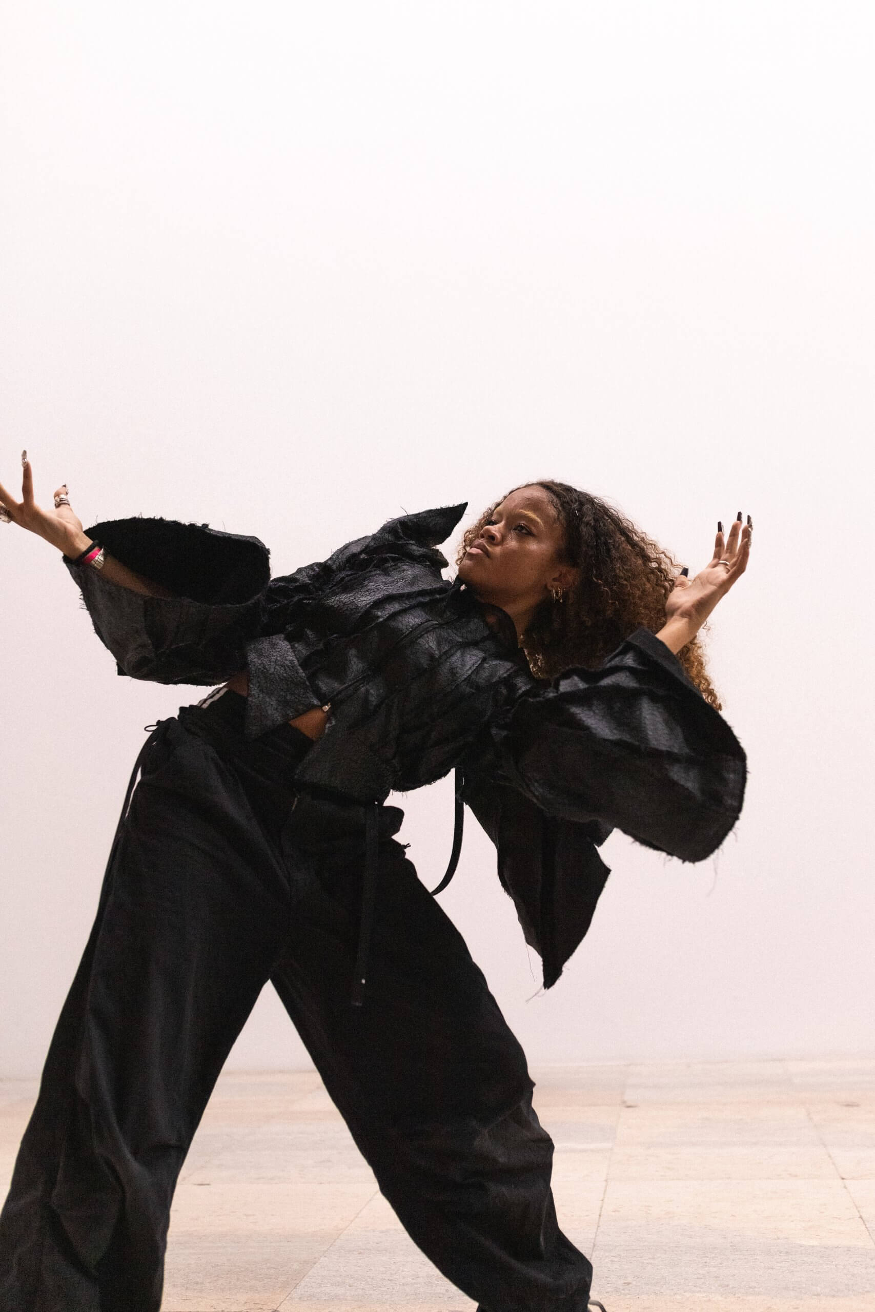 Vue de la performance collective du festival "Alliance des corps", carte blanche à Marinella Senatore, 2022. Crédit photo : Paul Fogiel