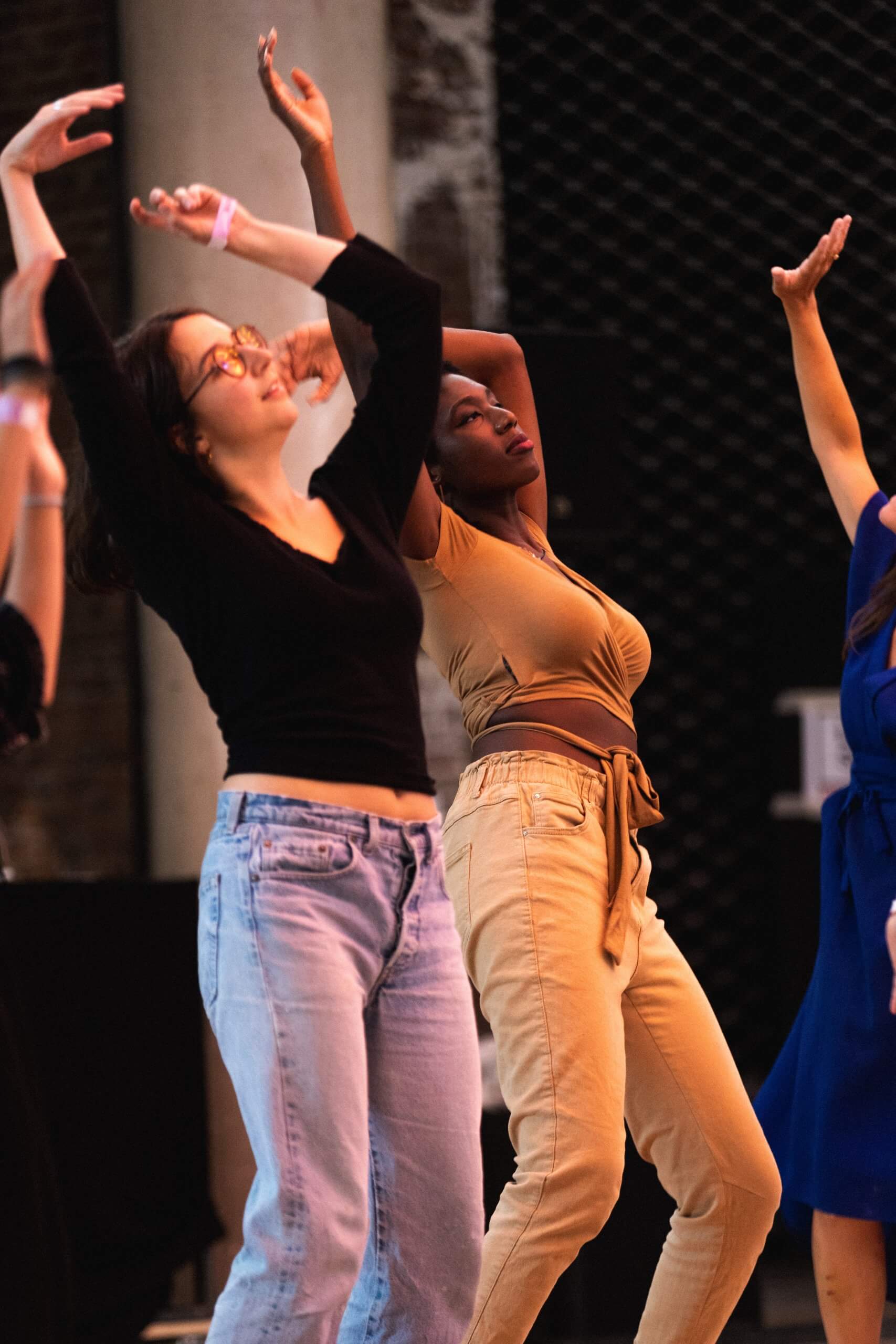 Vue du workshop de danse brute au festival "Alliance des corps", carte blanche à Marinella Senatore, 2022. Crédit photo : Paul Fogiel