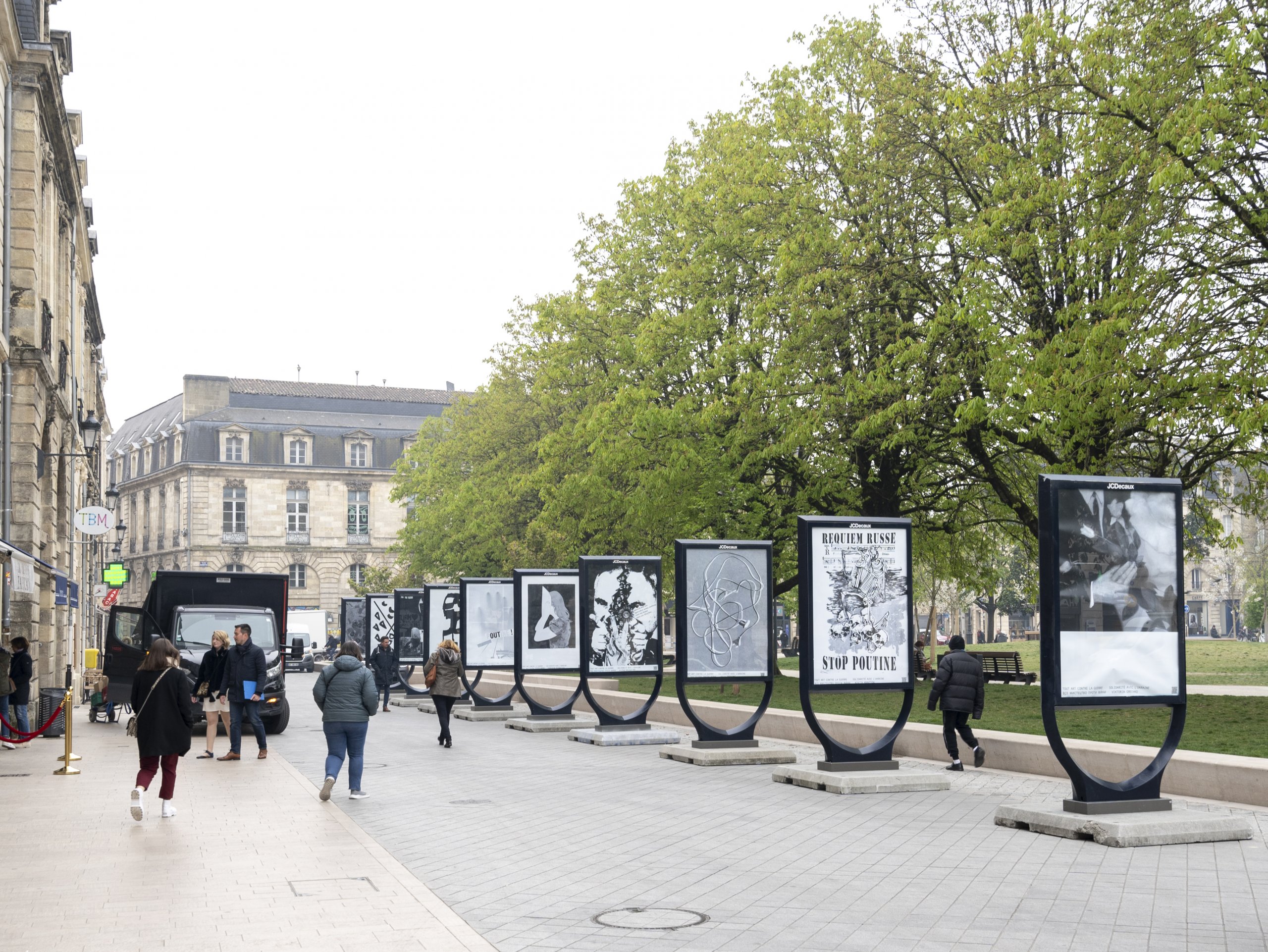 Affiche tout art contre la guerre