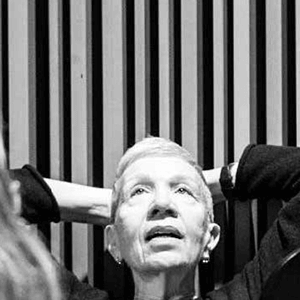 Portrait Elisabeth Lebovici in black and white