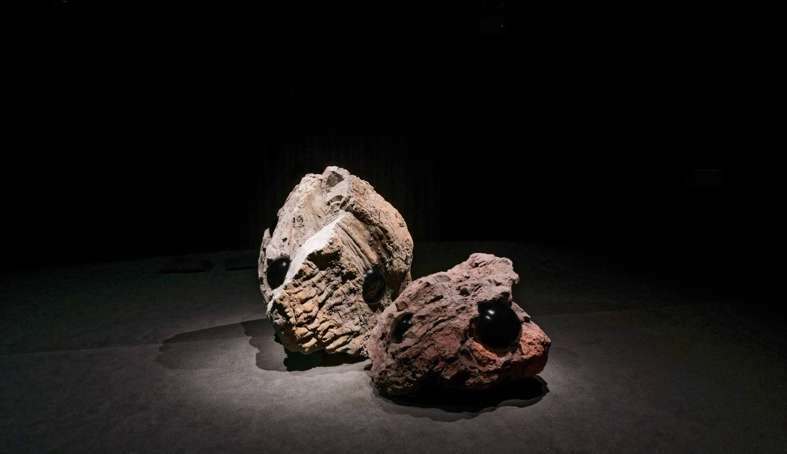 Vue d'exposition, Julian Charrière, « Stone speakers – Les bruits de la terre», Palais de Tokyo, 17.10.2024 - 05.01.2025. Crédit photo : Aurélien Mole© ADAGP, Paris, 2024