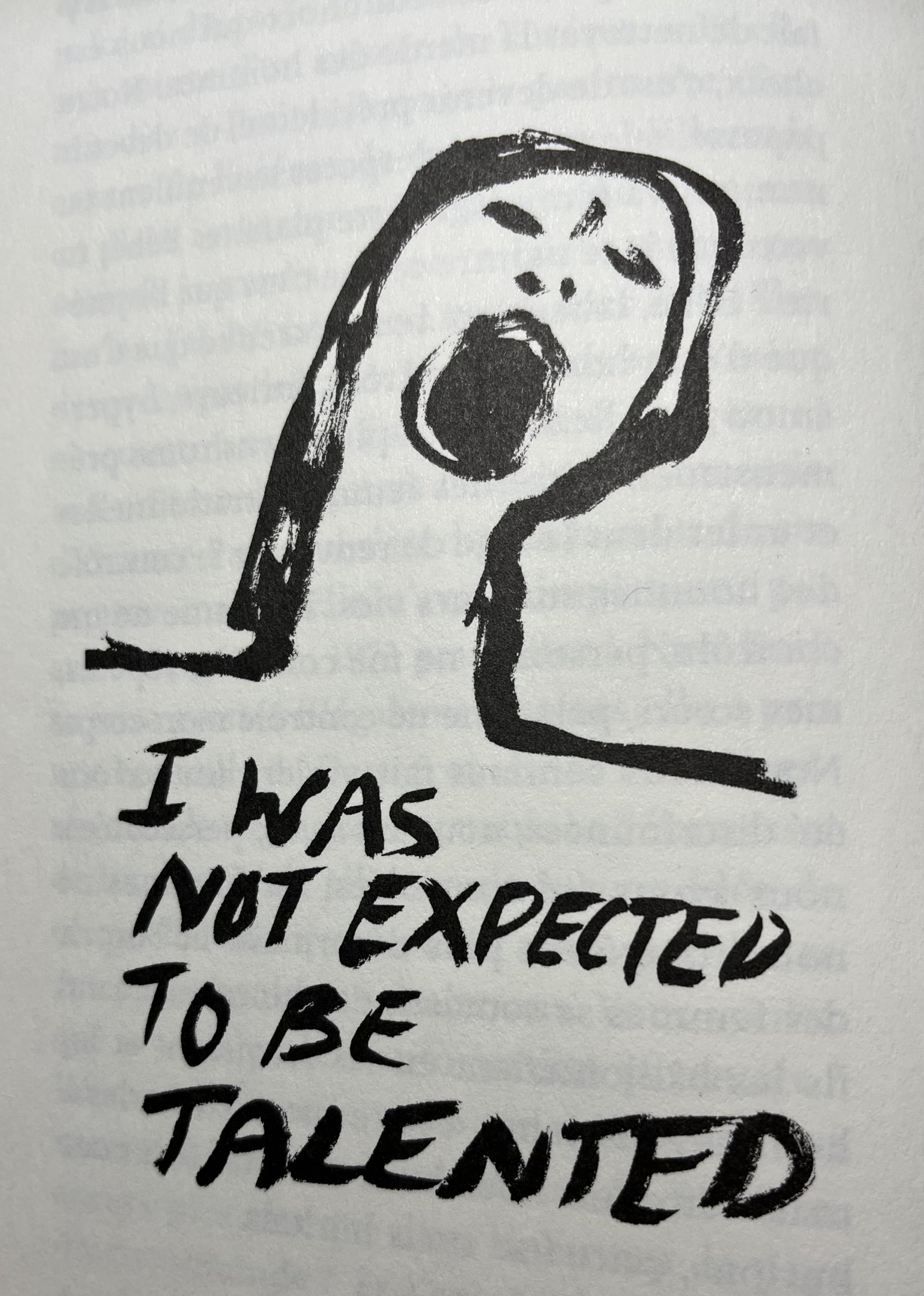 Un croquis en noir et blanc d'une personne avec la bouche ouverte, peut-être en train de crier ou de chanter, au-dessus du texte manuscrit ON NE S'ATTENDAIT PAS À CE QUE JE SOIS TALENTUEUX.
